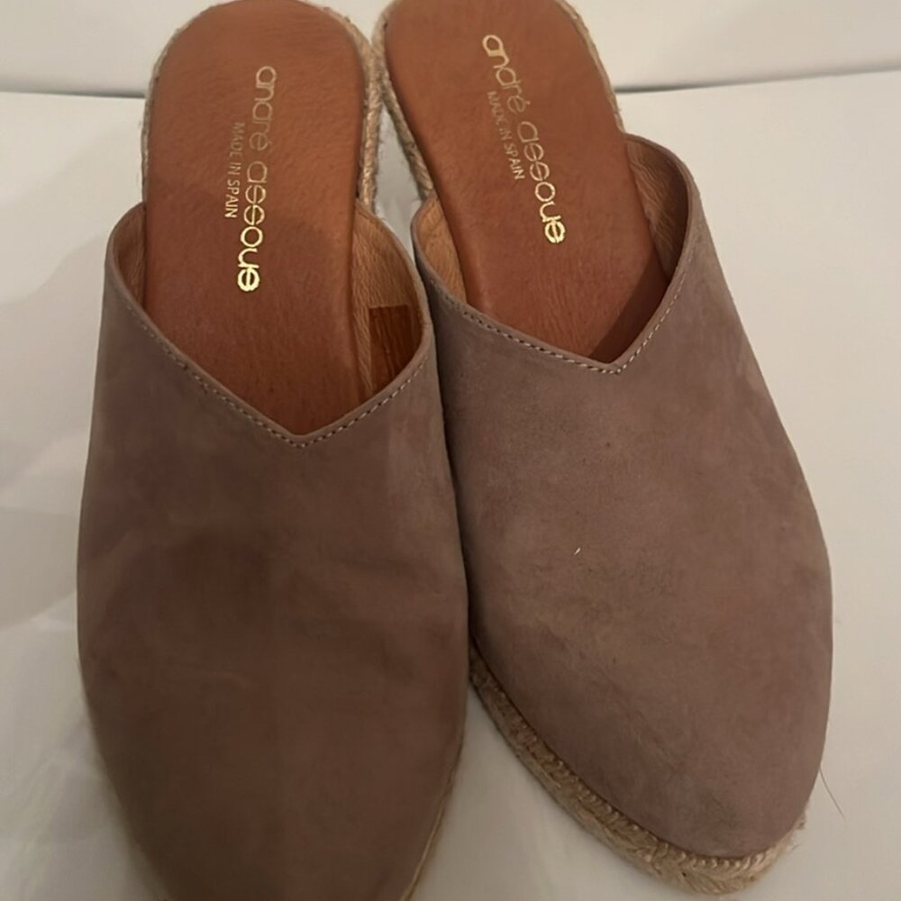 Andre Assous Closed Toe Suede Wedge Size 36/6